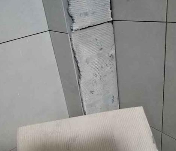 平昌瓷砖空鼓维修公司分享下厨房瓷砖脱落的补救措施。